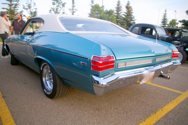 NOVEMBER 24 2009 CANADIAN IRON DEC. 09 1969 PONTIAC BEAUMONT