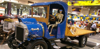 SEPTEMBER 2020: “SMOKIN” GORD COOPER SLOWS DOWN WITH A 1926 KENWORTH PROHIBITION-ERA BEER HAULER