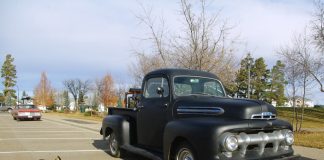 DECEMBER 2021: A STOCK 1951 FORD F-1 PICKUP TRUCK WITH TWO FLATHEAD ENGINES?? …READ HOW AND WHY