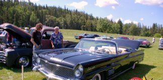 JANUARY 2023: A 1960 LINCOLN CONTINENTAL CONVERTIBLE HAS A VERY UNUSUAL OWNER