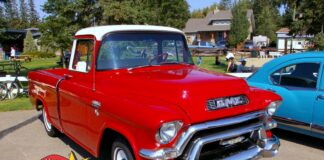 MAY 2026: AN ULTRA-RARE 1956 GMC SUBURBAN 100 MAY CAUSE CONFUSION TO CHEVY PEOPLE